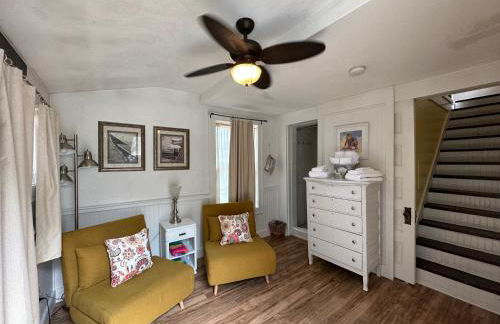 Caretakers Apartment-Split level Full Bed with European Bath Pet Friendly fee applies - Photo 8