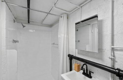 Stately 5BR Historic Retreat - CozySuites - Foto 32