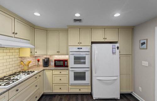 New England Nest - Modern 2BR Home with EV Charger - Foto 11