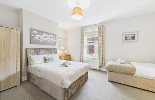 RestfullStays- 3 Bedroom, 4 Bed House FREE PARKING - Foto 3