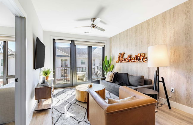 Sleeps 18 3 Modern Midtown Apartments w/ Gym + Pool Walkable to Shops & Eats - Foto 3