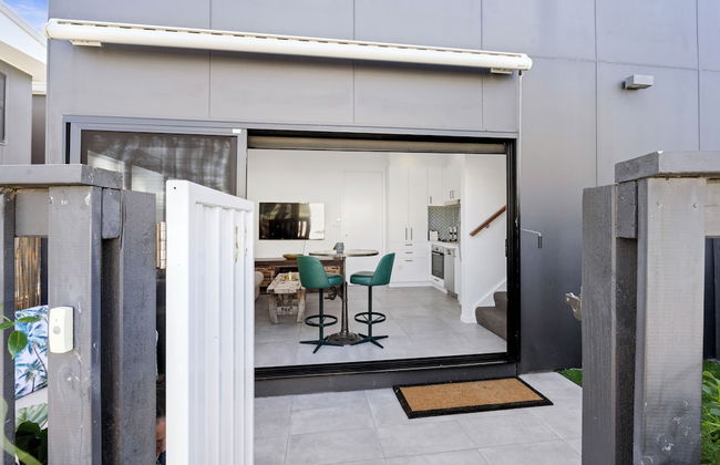 1 Bedroom Modern Townhouse in Casuarina - Photo 13