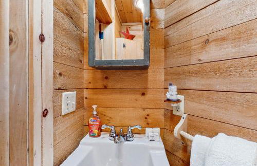 The Red Silo - Photo 12