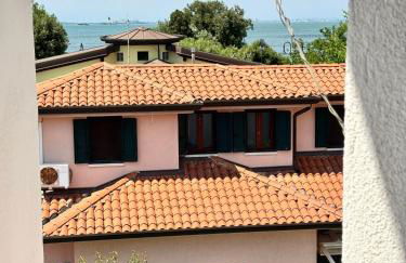 Bulldog Venice Apartment - Photo 8