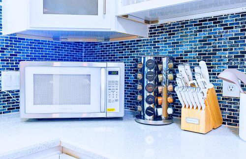 Sparkling Pool Retreat Near Legacy West by Vacation Your Way - Foto 16