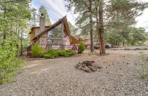 Fire Pit and Wraparound Porch Munds Park Cabin! - Foto 2