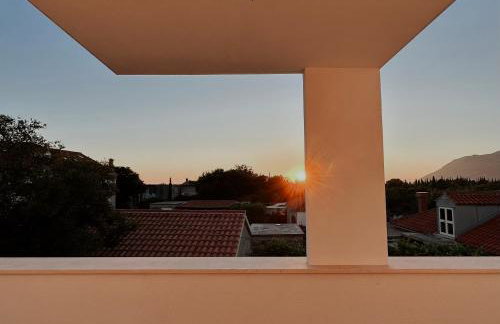 Dawn & Dusk - Modern Two Bedroom Apartment with Mountain Views - Photo 33