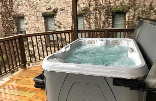 Private Luxury Suite with Hot Tub Downtown Eureka Springs - Foto 1