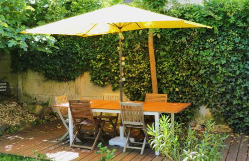 Superbe T3- Two bedrooms appartment with garden and pétanque! Perfect Spot! - Photo 3