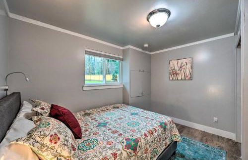 Modern Redmond Home with 2 Fireplaces and Yard! - Foto 15