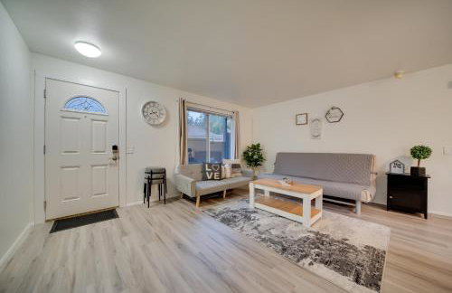 Eastside Tech Hub Home Base Near I-90 and Factoria! - Foto 6