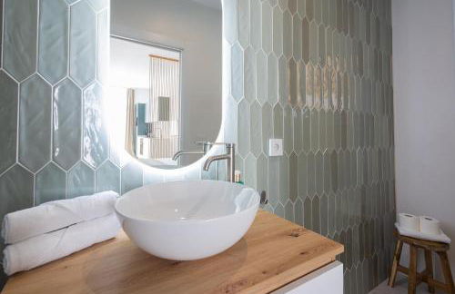 FLORIT FLATS - Stylish Studio by the Joaquin Sorolla Station - Photo 9