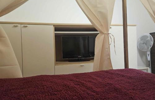 Gloria House - Photo 6