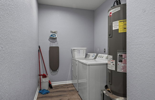 Retreat to a Brand-new Downtown Home 4br/3ba! - Photo 15