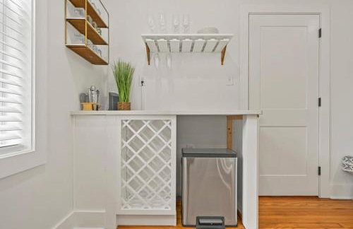 Remodeled Historic 1800s Carriage House, The Castle Garden, Colonial Modern Mansion - Foto 17