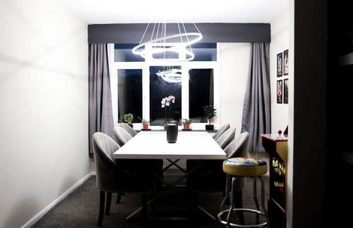 Whole House In Northampton - Photo 28