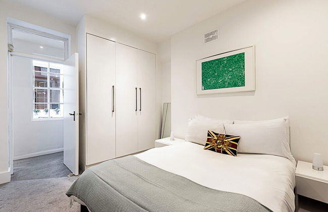 Charming Kensington Apartment - Photo 5