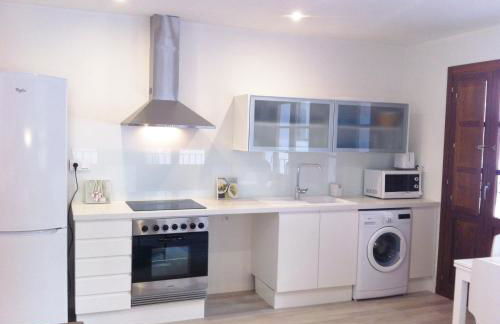 Superb Central Market Apt - Photo 3