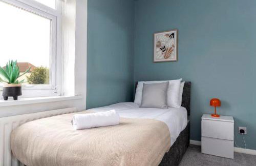 DiscountsContractorsWIFIFree ParkingSmart TV - Photo 9