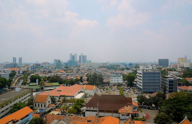 Tranquil Studio Apartment at Menteng Park - Photo 16