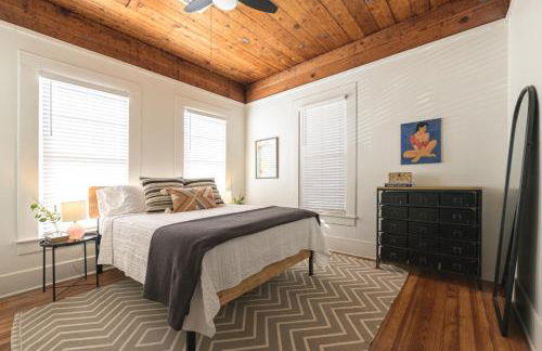 Restored 1930s Uptown Bungalow 2 min to Magnolia Silos - Photo 50