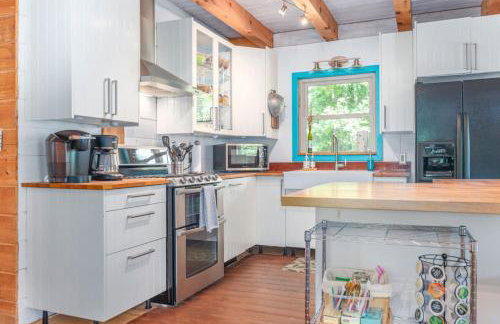 Secluded Cabin with Quality Furnishing and Hot Tub - Foto 12