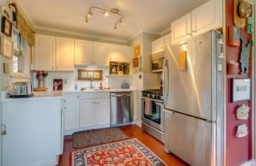 Hike, Sip and Explore! Blue Ridge Mtn Cabin with Porch - Foto 4