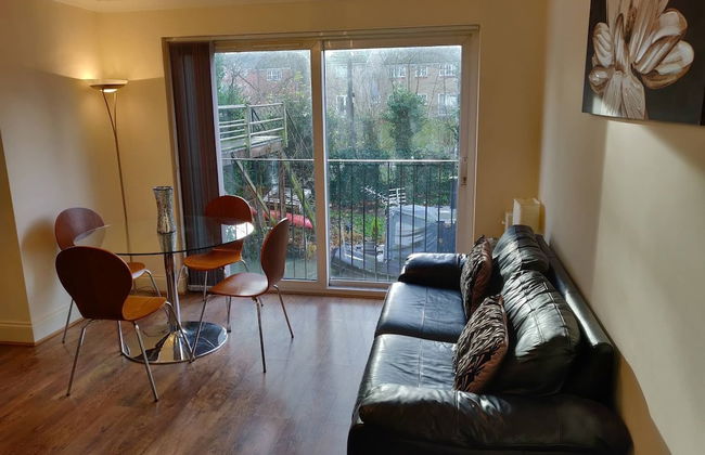 Waterfront Apartment In The Heart Of St Neots - Photo 23