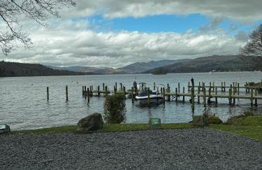 The Lake House - Quiet, Dog Friendly, By the Lake, Free Parking - Photo 30
