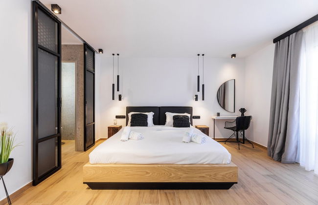 Kentro Luxury Suites - Photo 18