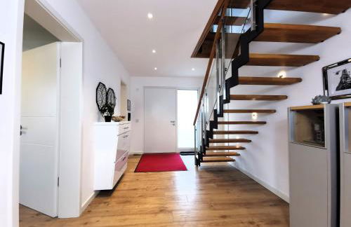 BohnApartments Luxury Villa Berlin - 210qm - Wintergarten - Kamin - 4 kostenlose Parkplätze - 6 Schlafzimmer - Neubau - Luxusausstattung - Foto 17