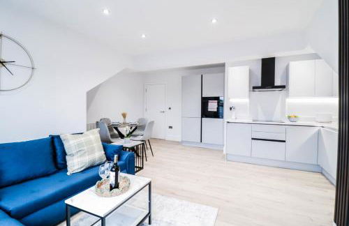 The Kingsmead Loft - Stylish 1BR Top Floor Apt with King or Twin Beds & Free Secure Underground Parking, Central High Wycombe HP13, Sleeps 3 - Foto 12