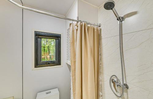 Waterfront Durham Getaway with Deck and Trails! - Foto 16