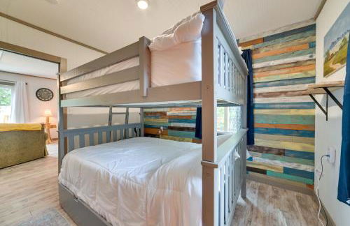 Lakefront Michigan Abode with Deck and Fire Pit! - Foto 16