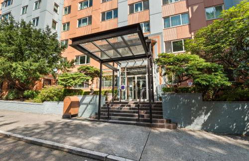 Downtown 2BR Penthouse with Prime Location & Views - Foto 14