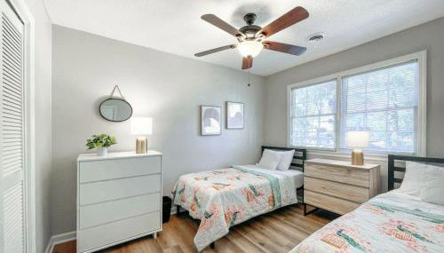 Fenced-In 4 BR 2mi North Hills, Garage, Storage - Foto 2