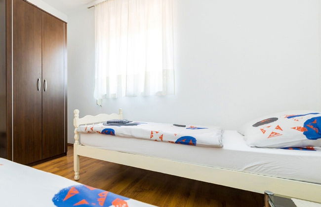 Simplistic Apartment in Malinska near Sea - Foto 6