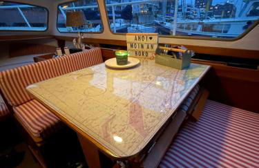 Süsses Motorboot - Bremen Überseestadt - Foto 56