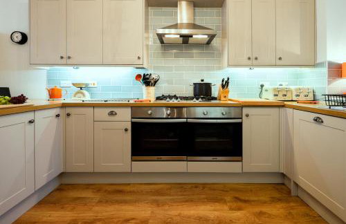 Glan y Mor, Sleeps 20, 8 Bedrooms, 8 Bathrooms, Seafront, Criccieth - Foto 16