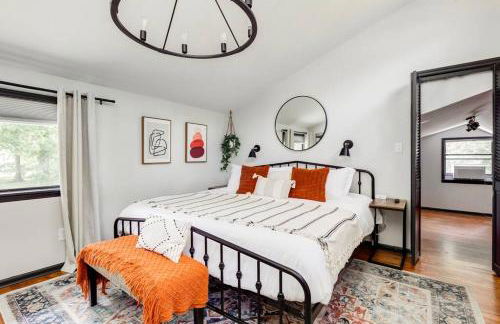 NEW - Modern Rustic Retreat Ardmore Chalet - Foto 28