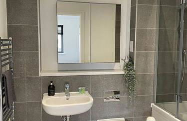 Modern 2 Bedroom House, Edinburgh. - Photo 19