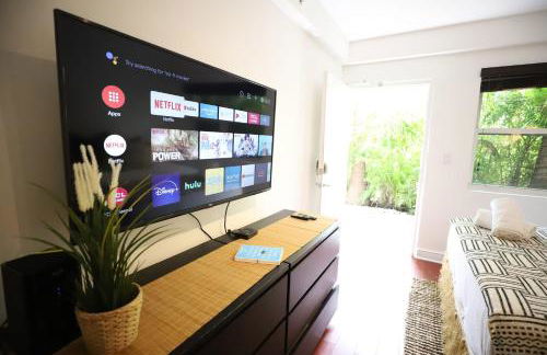 South Beach Steps to Ocean Drive with Free Parking - Foto 7