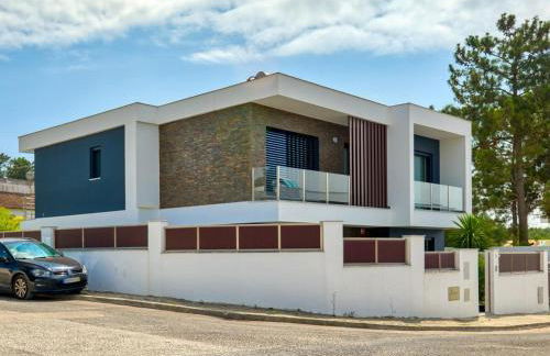 Vita Portucale ! Chic Luxe Villa with Saltwater Pool - Foto 20