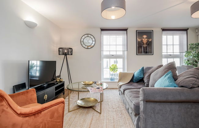 Beautiful Central Windsor Apartment - Photo 10