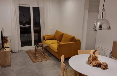 Apartamento NINES moderno y céntrico, en zona tranquila cerca de la playa - Foto 1