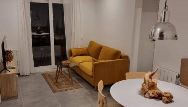 Apartamento NINES moderno y céntrico, en zona tranquila cerca de la playa - Foto 1