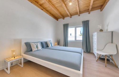 Chalet Emily Alpine Chic with Hot Tub and Ocean View By Lanzarote Vacation Homes - Foto 14