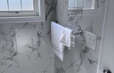 Luxury 3 BedRoom Apartment with Private Entrance plus Free Parking - Foto 25