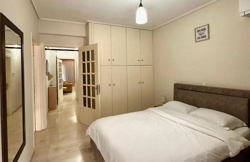 Mamour Apartments, Near Tram & 8' to Beach, Queen Bed Comfort - Foto 7