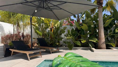 Marbella Bliss - Luxury 4-Bedroom VILLA with Garden, Private POOL & Jacuzzi, Marbesa near- 5 min to the Cabopino Beach - Photo 2